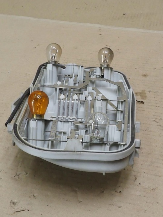 Inserção do suporte da tomada de luz da válvula à direita Audi A6 C6 sedan 436262R 6