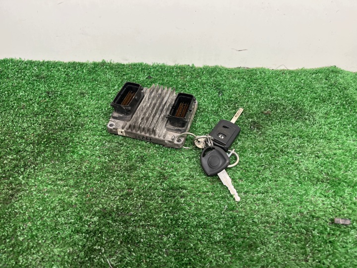 computer of the engine control unit OPEL MERIVA A 12245500