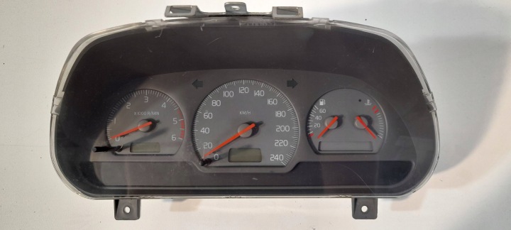 Volvo S40, V40 1,9D dials / Predkosciomierz 30857569H (ZG12)