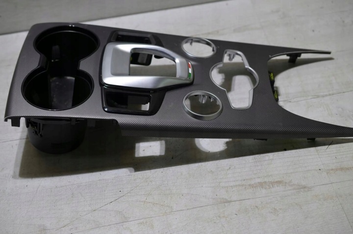 Alfa Romeo Giulia 2021 Tunel central panel