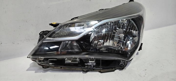 light left front ZWYKLA TOYOTA YARIS III LIFT 17- EUROPA original