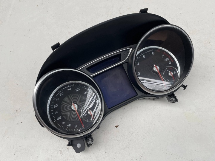 Instruments tachymètre compte tours MERCEDES-BENZ CLA COUPE (C117) A1179009401 28453524 2.0L 155kw !J