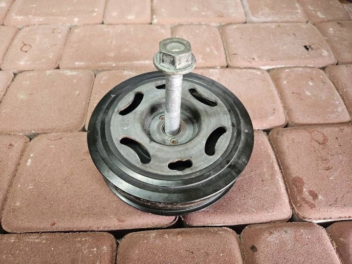 Puleggia ALBERO MOTORE 1.5CDRI LXD wieloklinowego Opel Astra K 55510708