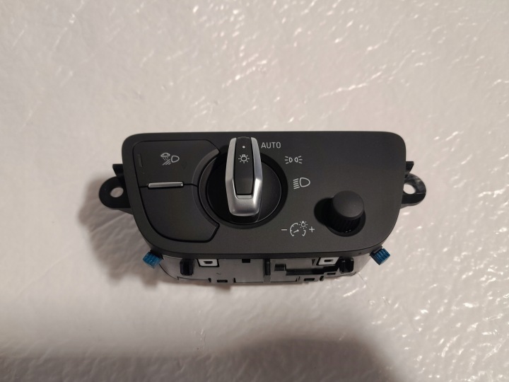 AUDI A4 B9 LIFT vypínač světel USA 4M0941531AS