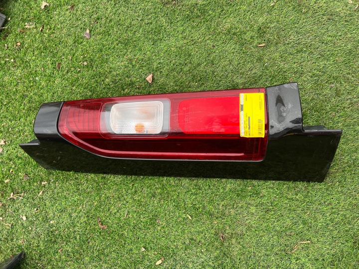 OPEL VIVARO Licht hinten links komplett Original 265A61090R 265A64446R 93454