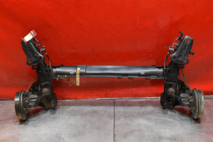 Pont arrière Arrière Arrière Renfort pare choc 9688190080 PEUGEOT 208 1 et 1.2 PURETECH 82 KM 5D LIFT