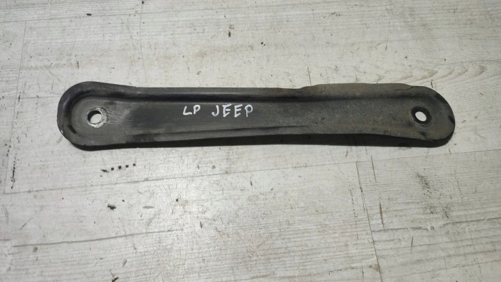 Jeep Cherokee 2015 předek strana levá rameno přední