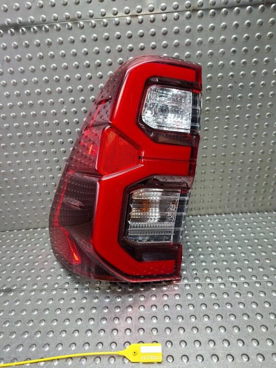 Licht heck links TOYOTA HILUX VIII LIFT 20-25 EU