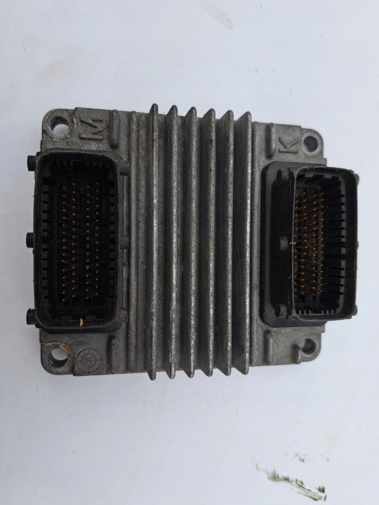 OPEL CORSA ISUZU Bedienteil Computer DES MOTORS ECU 8972333707 09391259
