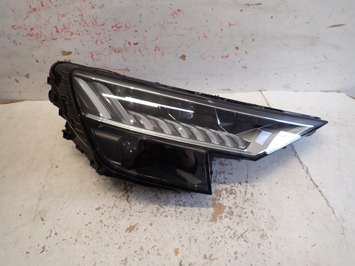 Licht vorne vorne rechts AUDI Q8 2018- FULL LED MATRIX 4M8941036