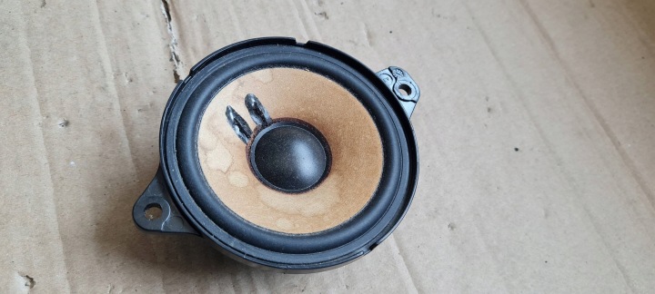 S4 B9 8W A4 hangszóró SREDNIOTONOWY BANG OLUFSEN 8W0035303 A5 8W