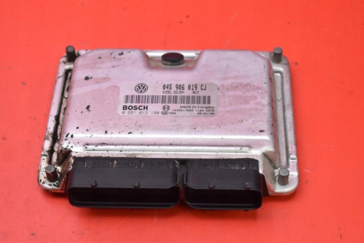 Bedienteil DES MOTORS 045906019CJ 0281013180 SKODA PRAKTIK 1.4 TDI 69 KM 06-10