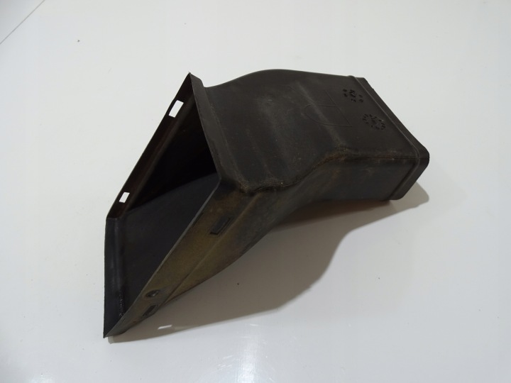 drain air right front BMW E60 E61 OE 7033704 (4642686)