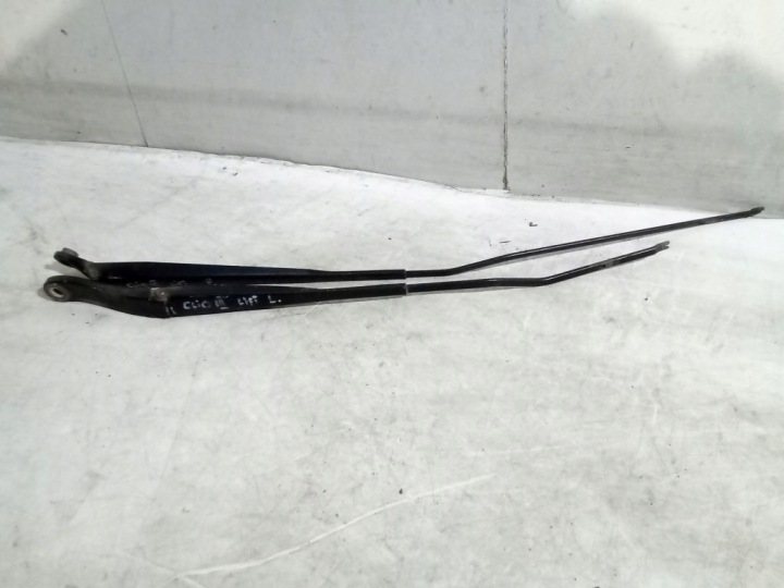 Renault Clio III lift wiper arms front