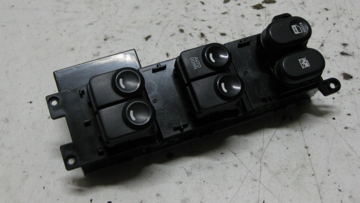HYUNDAI I30 1.6 CRDI 12R PANEL of the window 93570-2L010