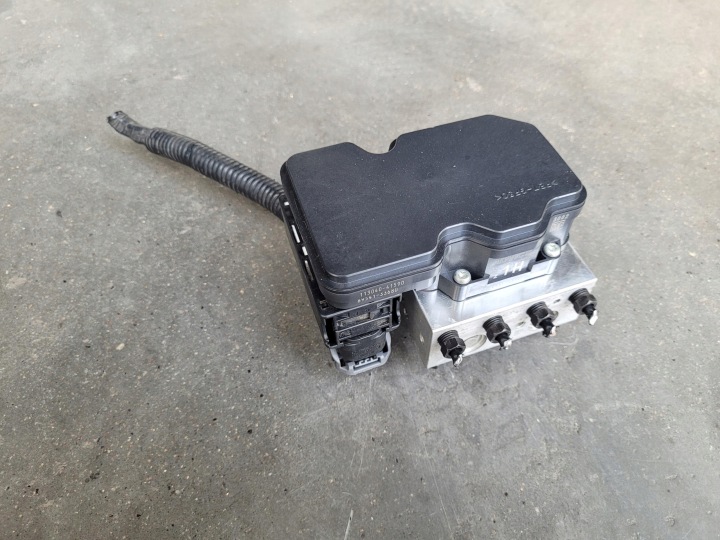 Pompe ABS 113040-41590 44510-33190 LEXUS ES VII 7 300 H 2.5 HYBRID