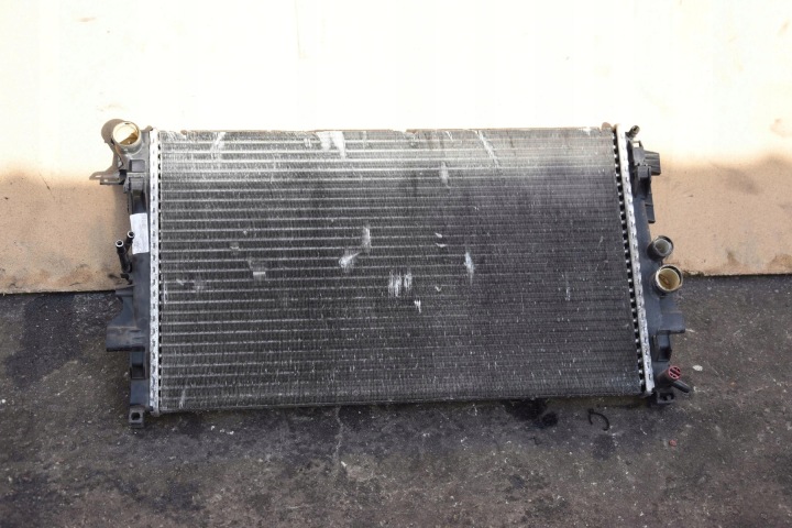 Radiatore motore usato MERCEDES VITO VIANO 2.2 A6395010401