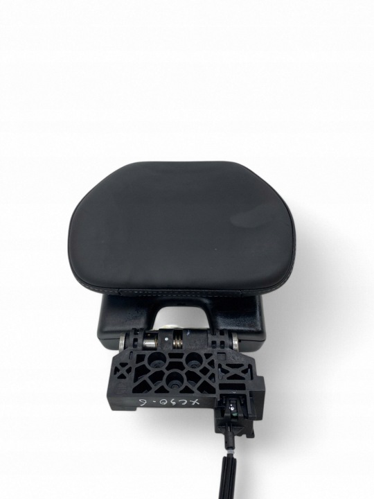 Volvo XC90 Rear seat head restraint 7