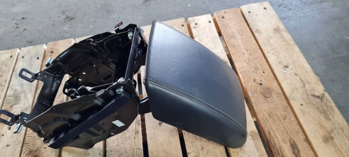 Q5 8R SQ5 LIFT kartámasz közepes bőr középalagút SLINE 8R0864283A
