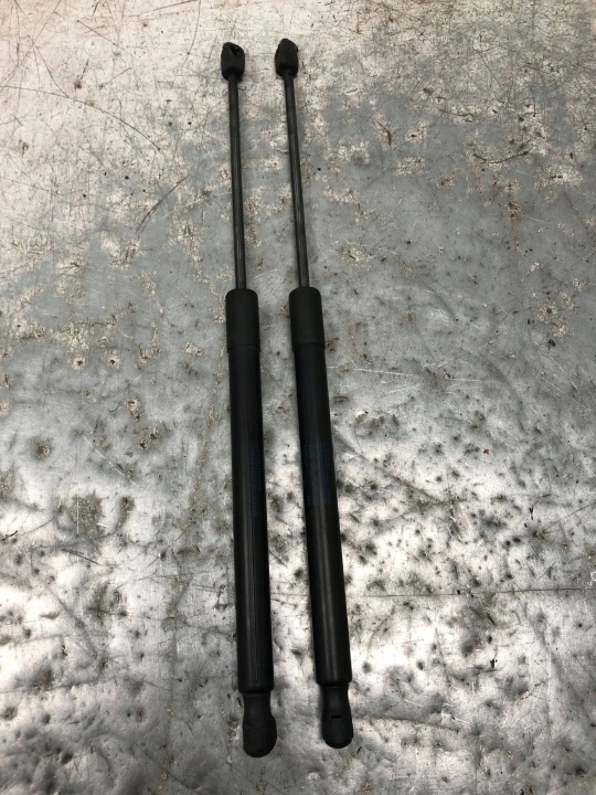 SILOWNIKI heckklappe Kofferraum AUDI Q3 8U 8U0827552A