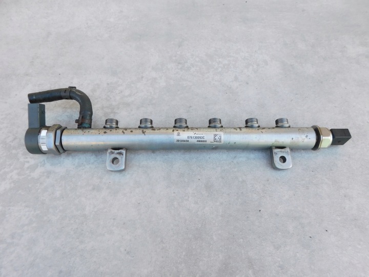 komplett Kraftstoffverteiler Einspritzleiste Sensoren VW Crafter 2.5TDI 076130093C 057130764B