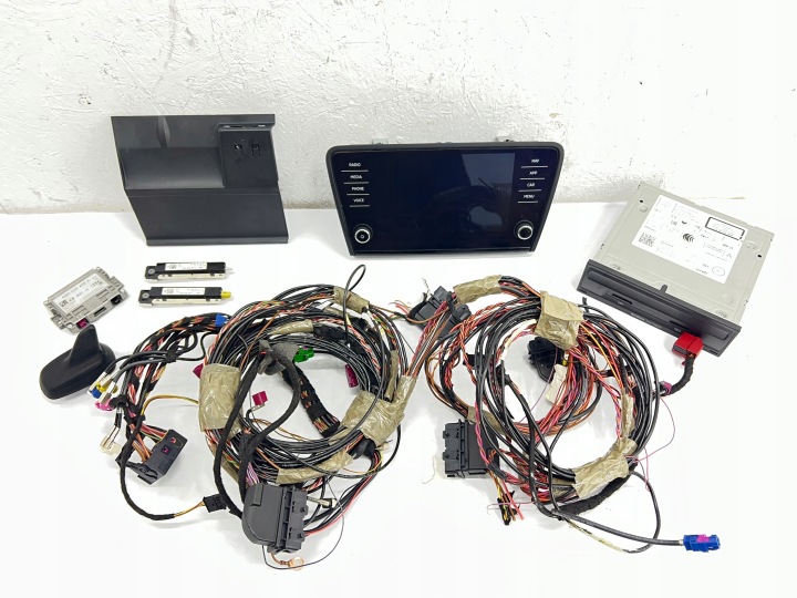 SKODA OCTAVIA III LIFT RADIO display navigation MULTIMEDIA player cables