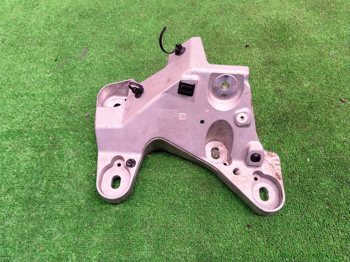 BMW iX1 X1 U11 supporto Supporto motore staffa fissaggio 9796439