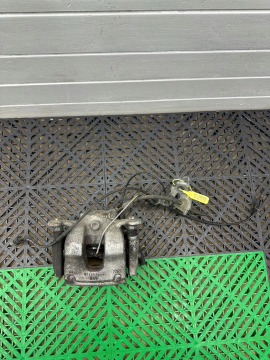 Bremssattel Bremse Sattel Brems- vorne BMW X1 F48 F49 6860267