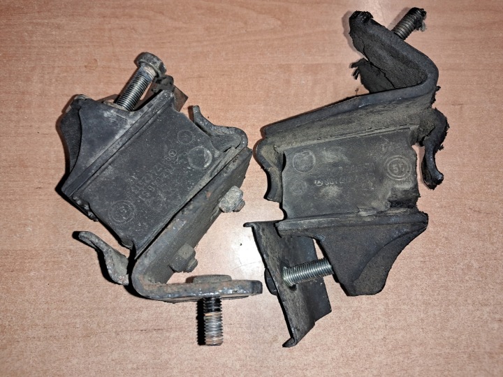 engine mount MERCEDES T1 2,9 9012412513