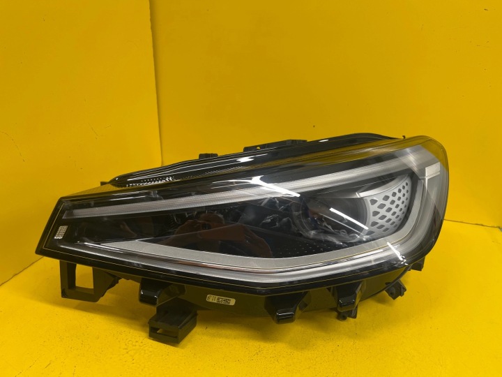 far lijeva Volkswagen VW ID3 FULL LED 10B941035B