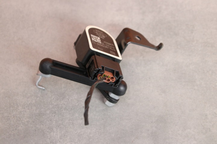 BMW F40 F44 F45 F46 X1 F48 X2 F39 sensor POZIOMOWANIA of the lights rear part 6870000
