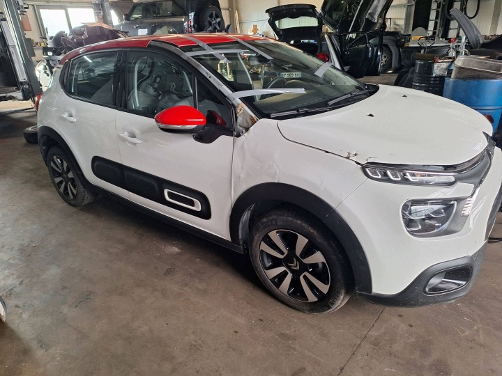 CITROEN C3 III SX LIFT 2016-2024 červeně LUSTRKO pravé 6+4 PIN