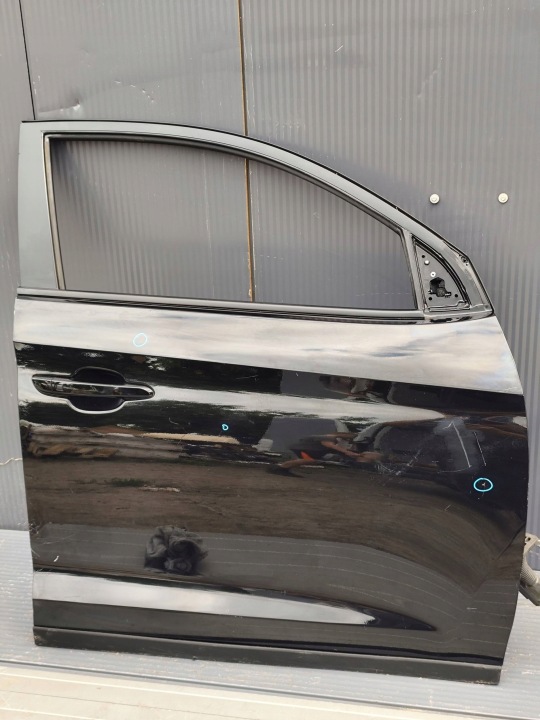 HYUNDAI TUCSON III dveře předek pravé kompletní