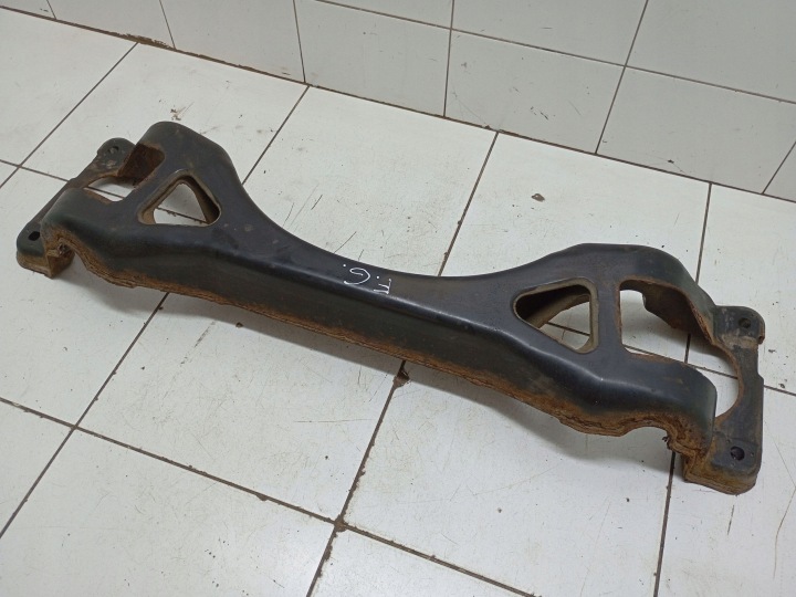 2005 Porsche Cayenne (9PA) Rear sled 7L0512369 7