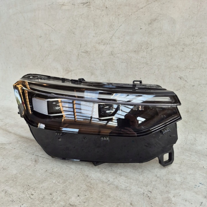 VW TAYRON 57N 24- Licht rechts vorne vorne FULL LED 57L941060