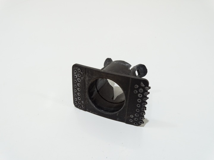 KOSZYK Halter des Sensors PDC vorne BMW E60 E61 OE 7056873 (4555855)