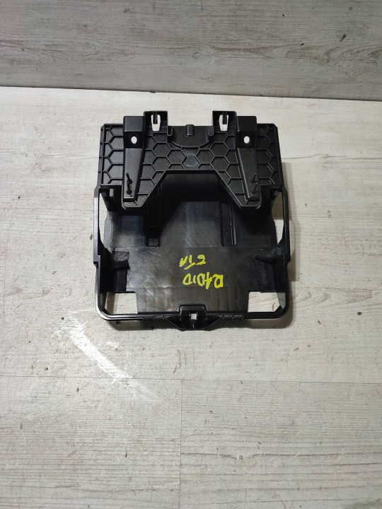 Volkswagen Touran III 20r 5TA holder radia