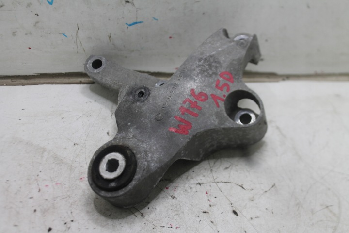 holder engine mount A2462401309 MERCEDES A-KLASA W176 1.5 CDI 12-18