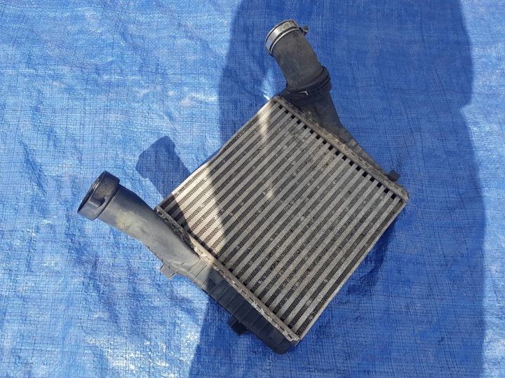 AUDI Q7 4L TOUAREG 3.0 TDI Kühler luft INTERCOOLER links 7L6145803C