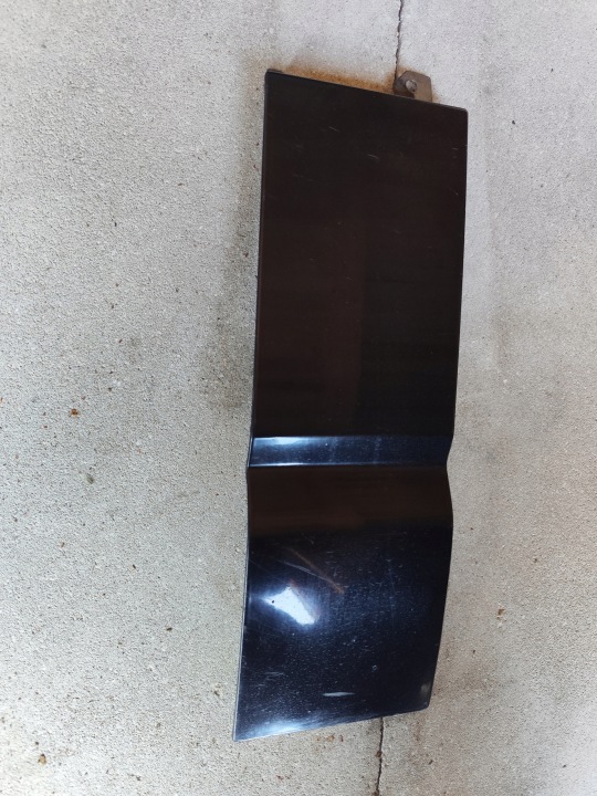 Klapka Blende Abdeckung unter wlewem des Kraftstoffsbehälters Blech VW T5 T5 lift schwarze