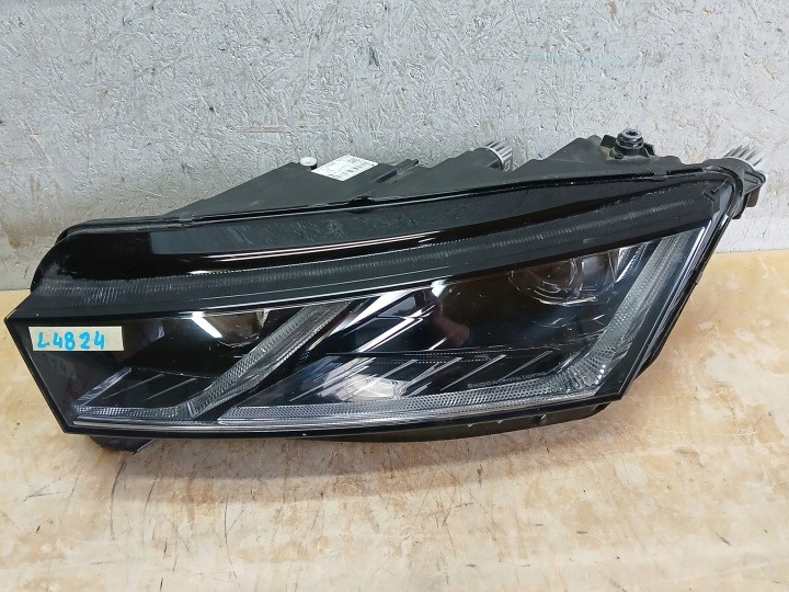 Feux phare Avant Gauche SKODA OCTAVIA IV 4 FULL LED 5E4941015B