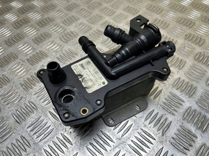 Motor Ölkühler Wymiennik ciepla BMW 5 F10 F11 528i 2012 N20B20 7618778