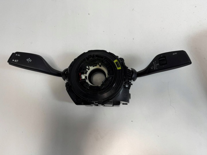 BMW i4 G20 G26 G22 10528797 páčky pod volant a ovládání Manetka