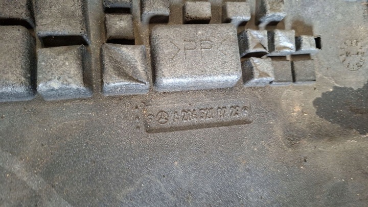 Mercedes-Benz C W204 Coprisottoparaurti anteriore 2045200723 2011 8