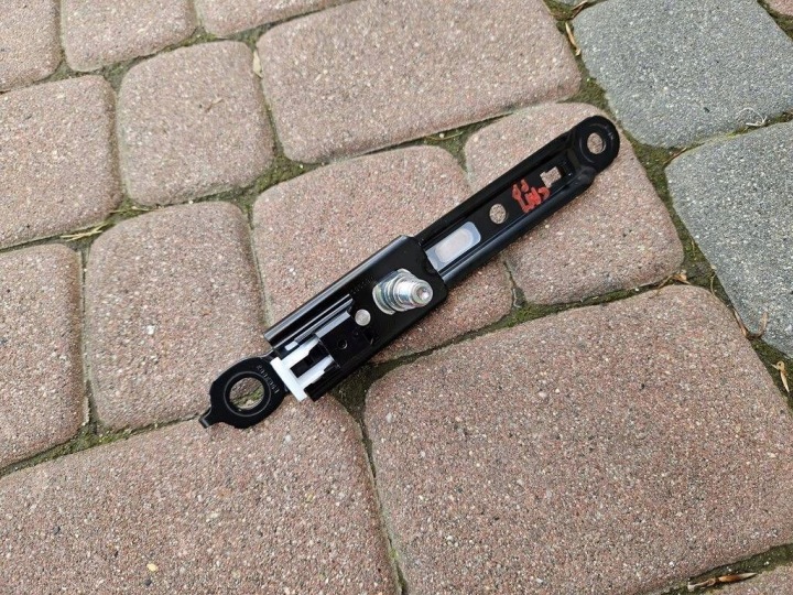 Suwak control pasow control heights Toyota Camry VIII XV70 E563003