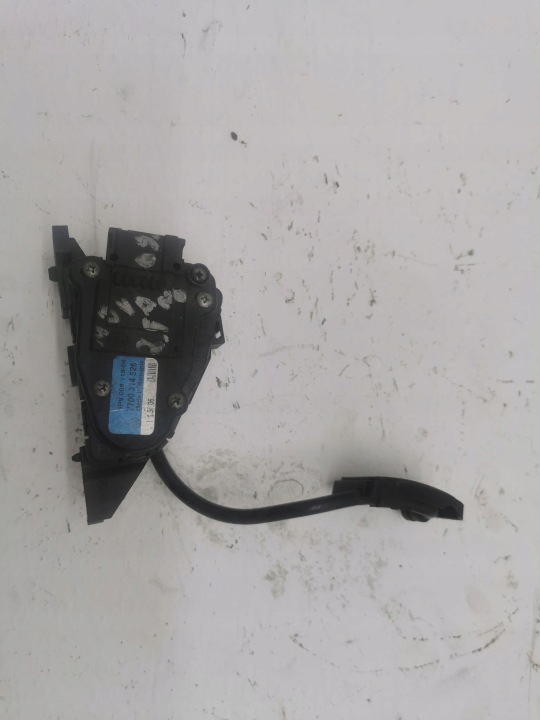 Potentiomètre Du gaz/du liquide RENAULT MASTER II 7700314526