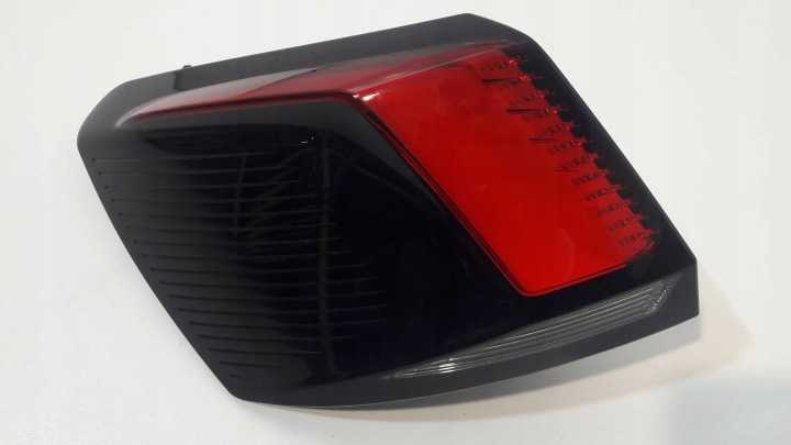 Peugeot 3008 II Leuchte hinten 9810477180