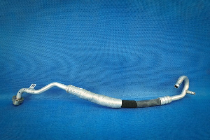 tubo flessibile tubazione climatizzatore aria condizionata Audi A4 Q5 FL 8T0260707A
