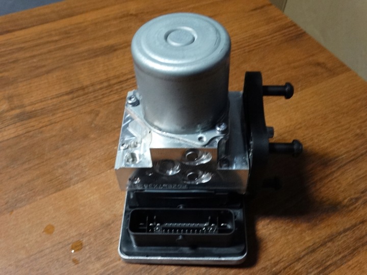 kompjuter računalo pumpa ABS RADAR MERCEDES W205 W253 1 9