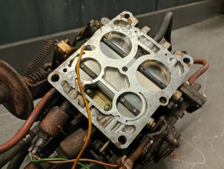 0010703804 mercedese gaasitanker w123 2.5b solex 12